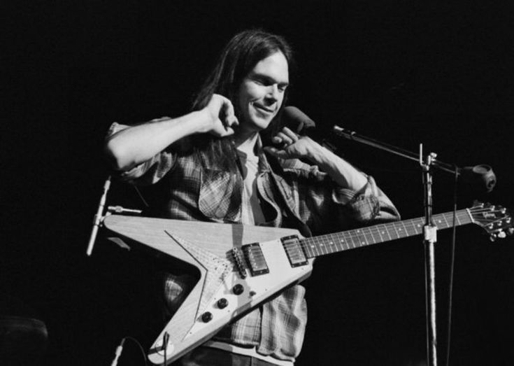 Нил Янг: живая легенда современной музыки встретил своё 80-летие!